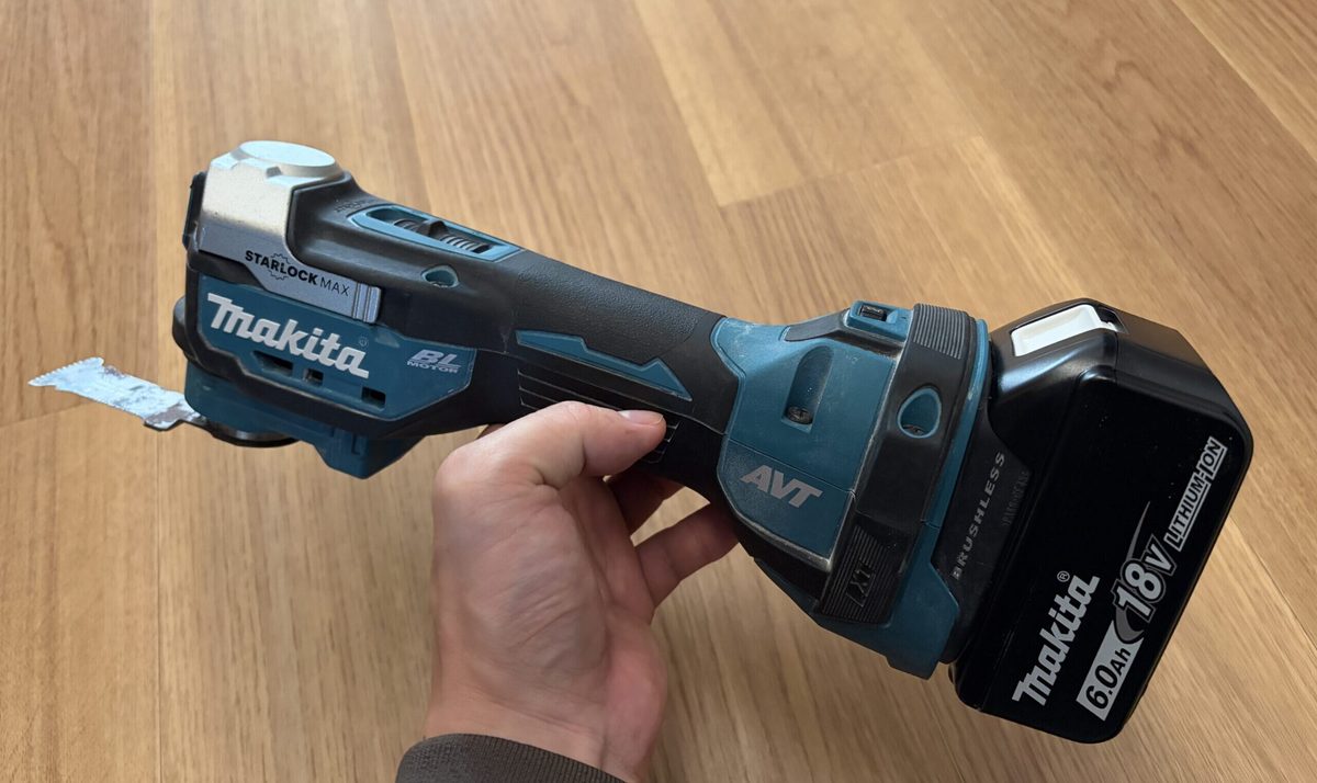 マキタの充電式マルチツール本体（18Vバッテリー装着）